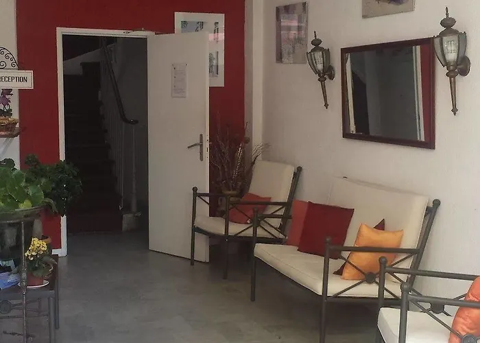 Le Lys Готель Жюан-ле-Пен